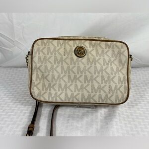 4250: Michael Kors Signature MK Chain Crossbody Bag Vanilla Acorn